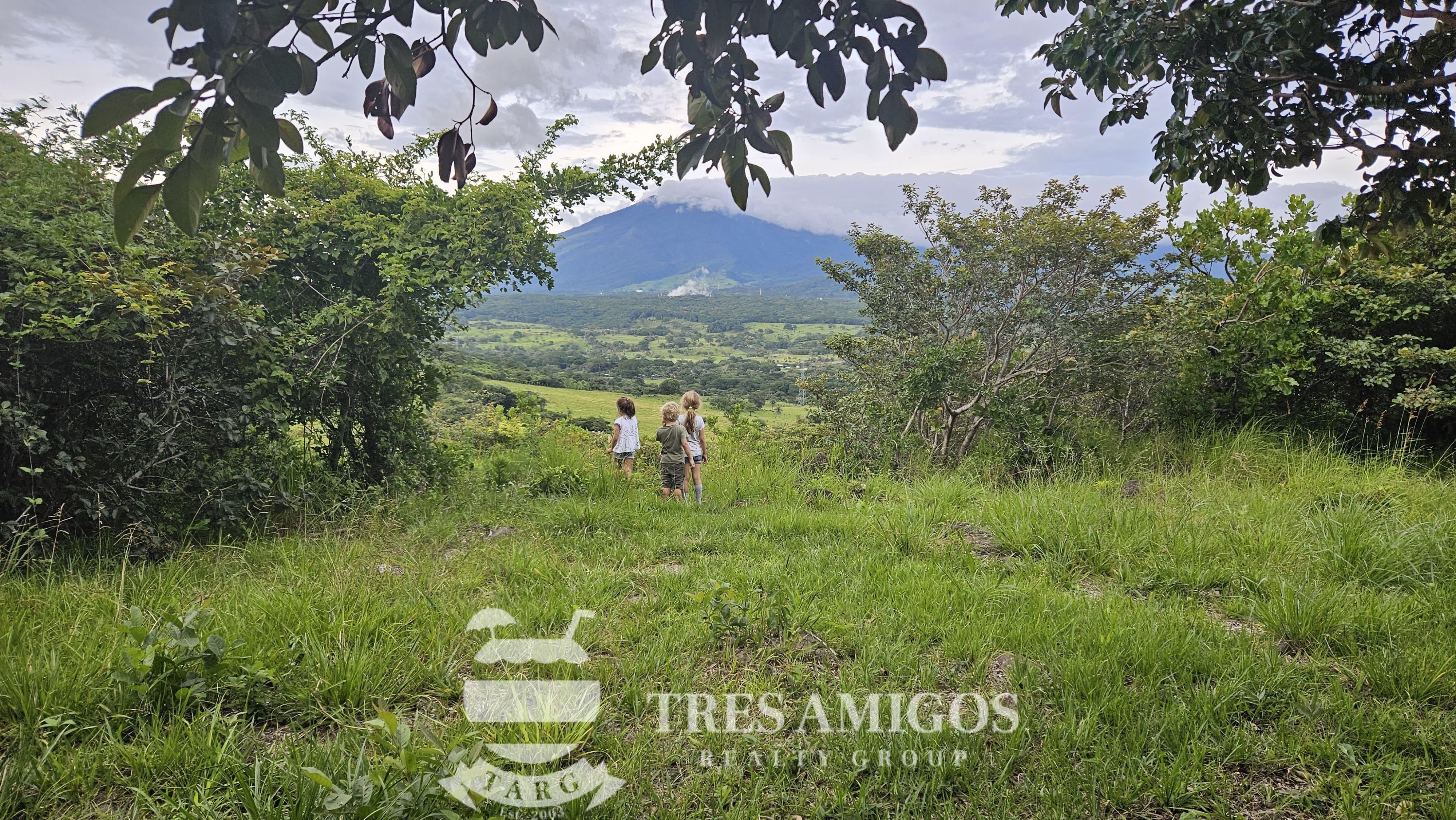 MOUNTAIN VIEW ECOFARM Tres Amigos Realty Group Costa Rica